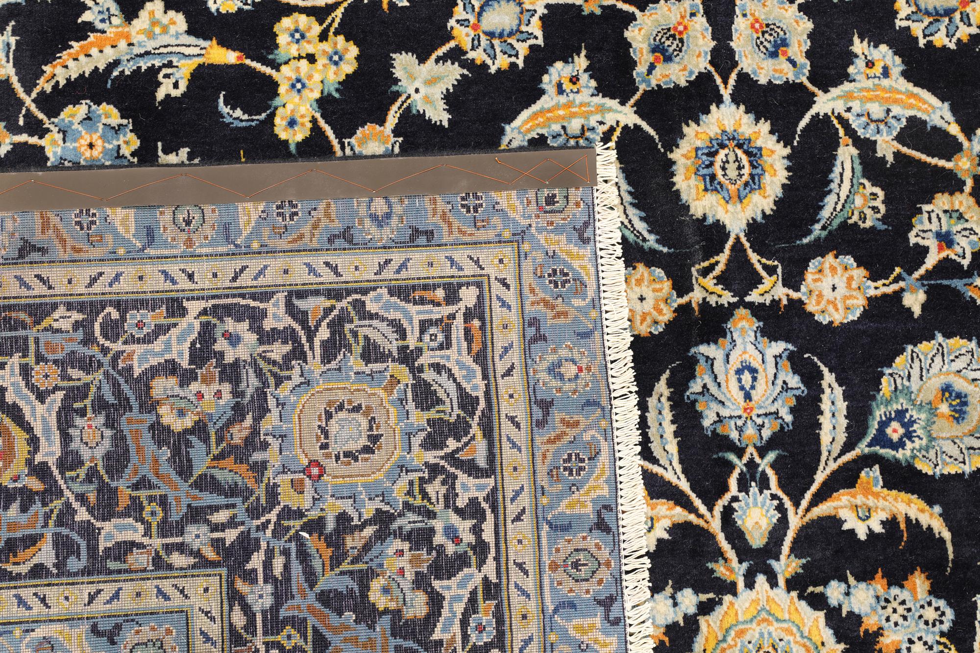 A Keshan carpet, approx. 440 x 308 cm.