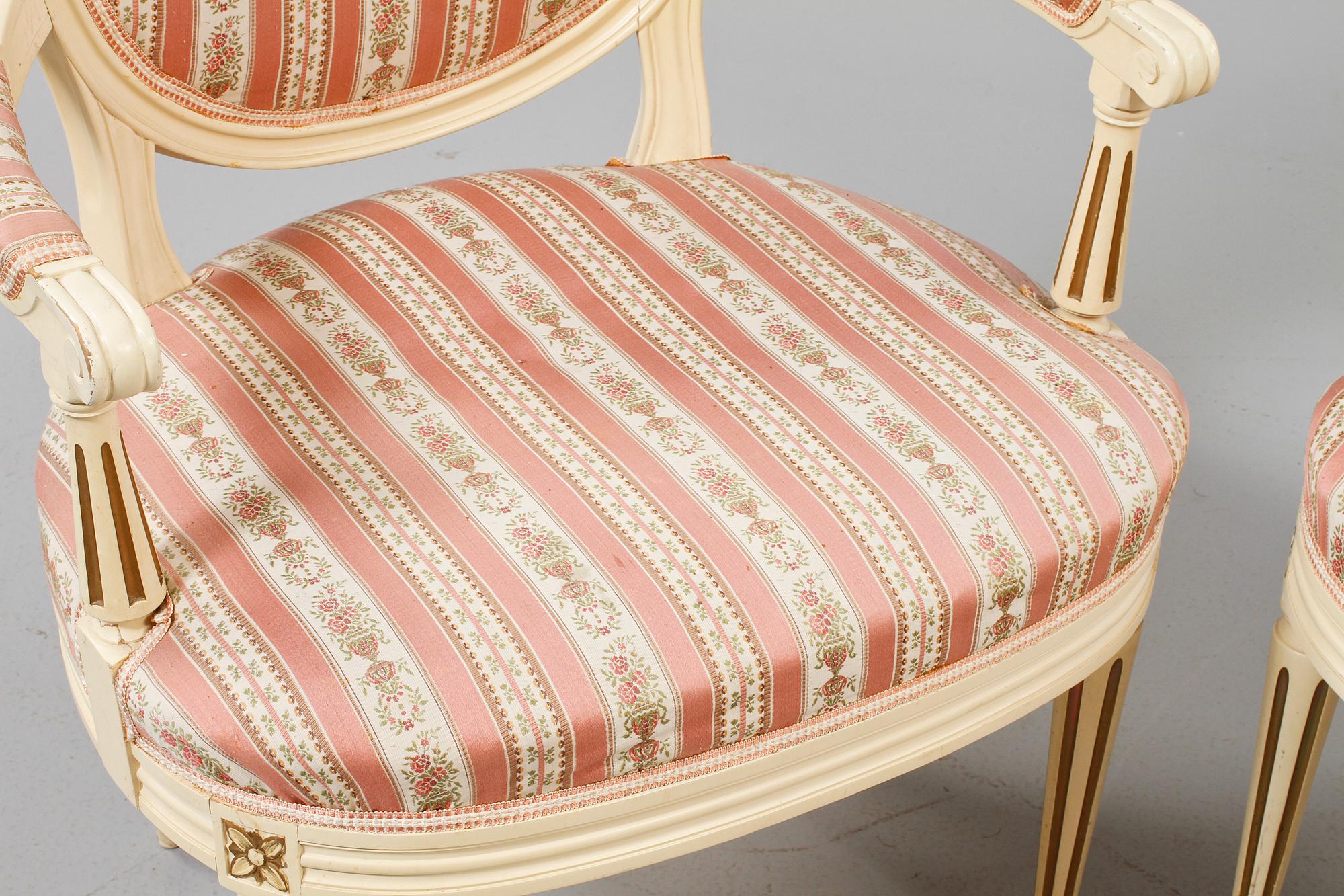 KARMSTOLAR, ett par, gustaviansk stil, 1900-tal.