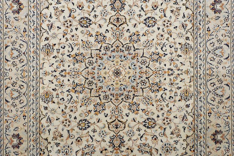 A Kashan carpet, c. 305 x 200 cm.