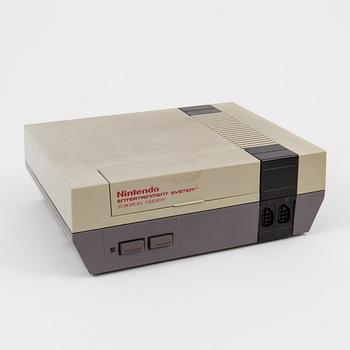 NINTENDO, Nintendo 8-bitars konsol samt 2 spel, Bergsala, 1980-tal.