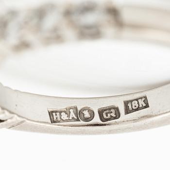 Ring 18K vitguld med hjärtformad briljantslipad diamant.