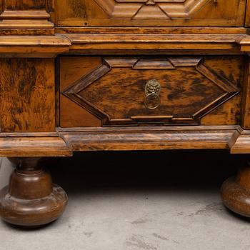 A Baroque cabinet from around the year 1700.