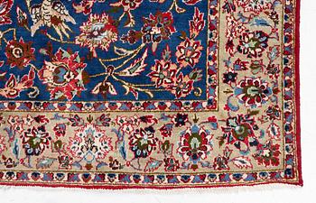 A Najafabad carpet, c. 293 x 202 cm.