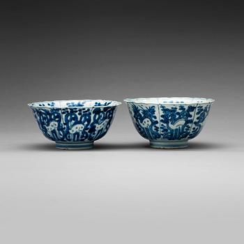 379. Two blue and white bowls, Ming dynasty, Wanli (1573-1612).