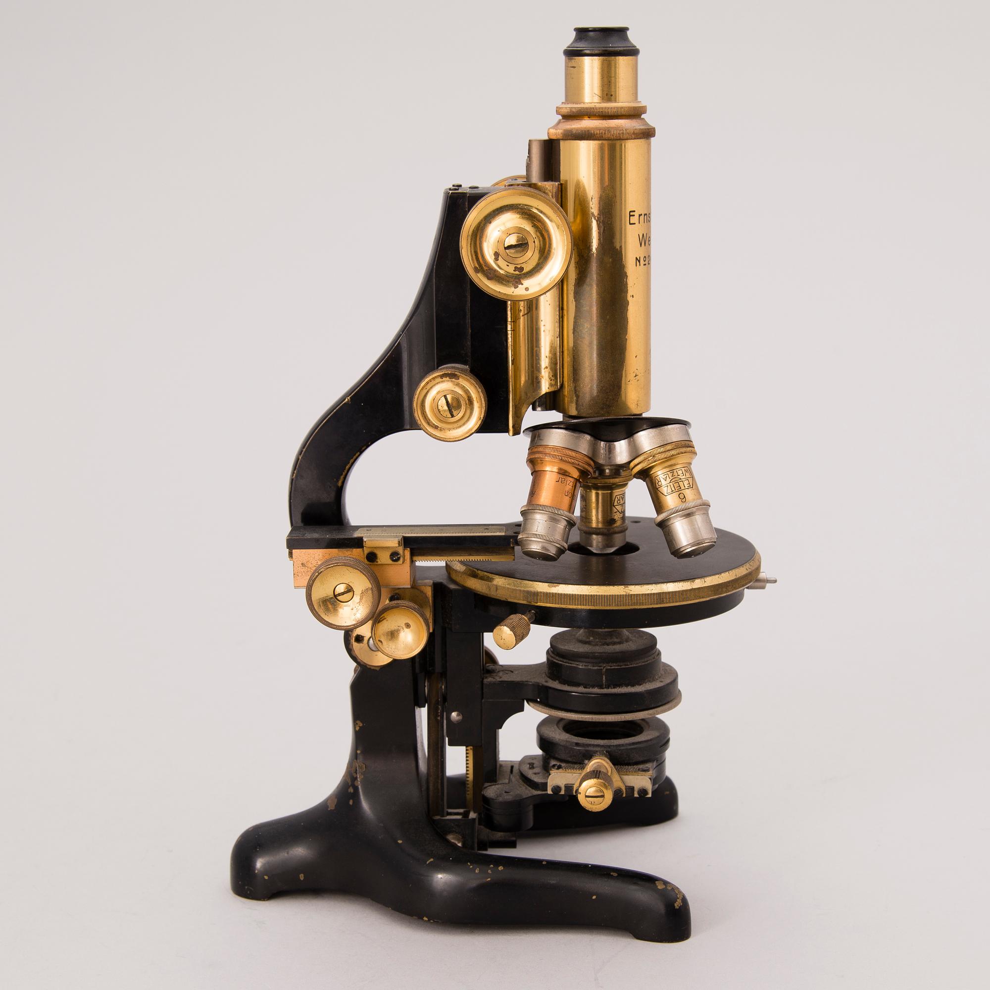 An Ernst Leitz Wetzlar mid-1920s microscope. Marked 'No