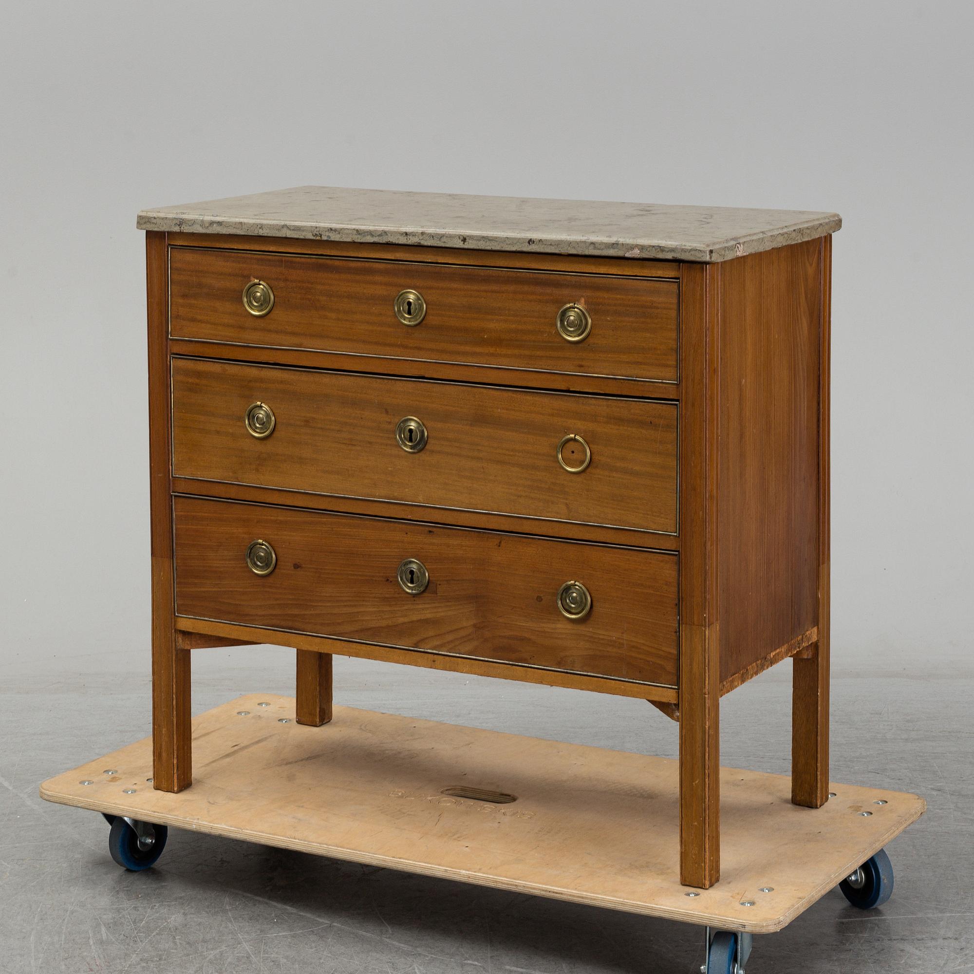 A Late Gustavian commode by Carl Gustaf Foltiern.