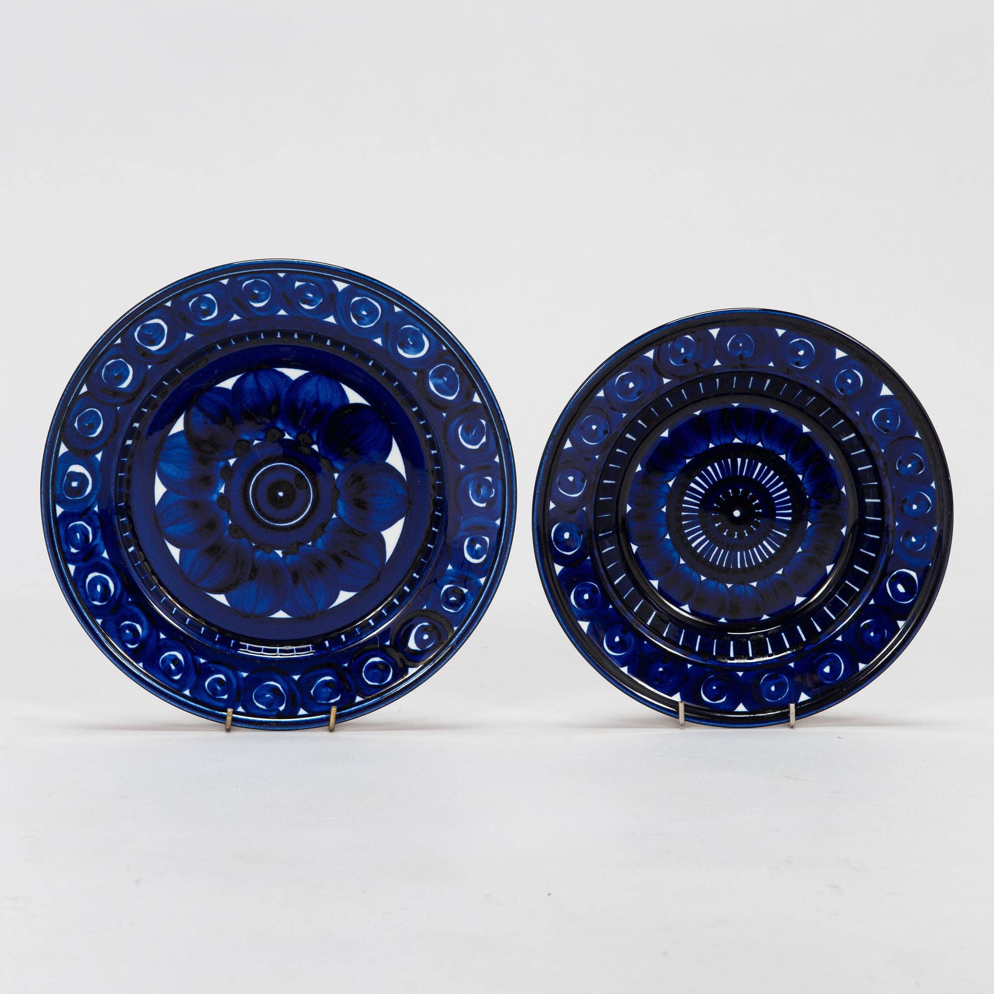 Ulla Procopé, a 46-piece set of 'Valencia' porcelain dinnerware for Arabia.