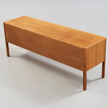 Josef Frank, sideboard, Firma Svenskt Tenn, modell 1015.