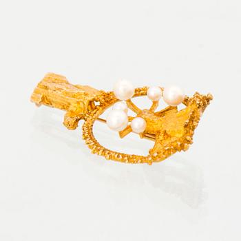 A BJÖRN WECKSTRÖM BROOCH, cultured pearls, 14K gold. Lapponia 1972.