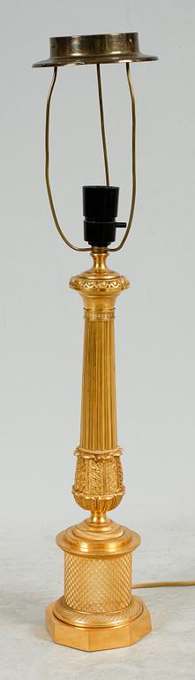 BORDSLAMPA, förgylld brons, empirestil, 1800-tal.