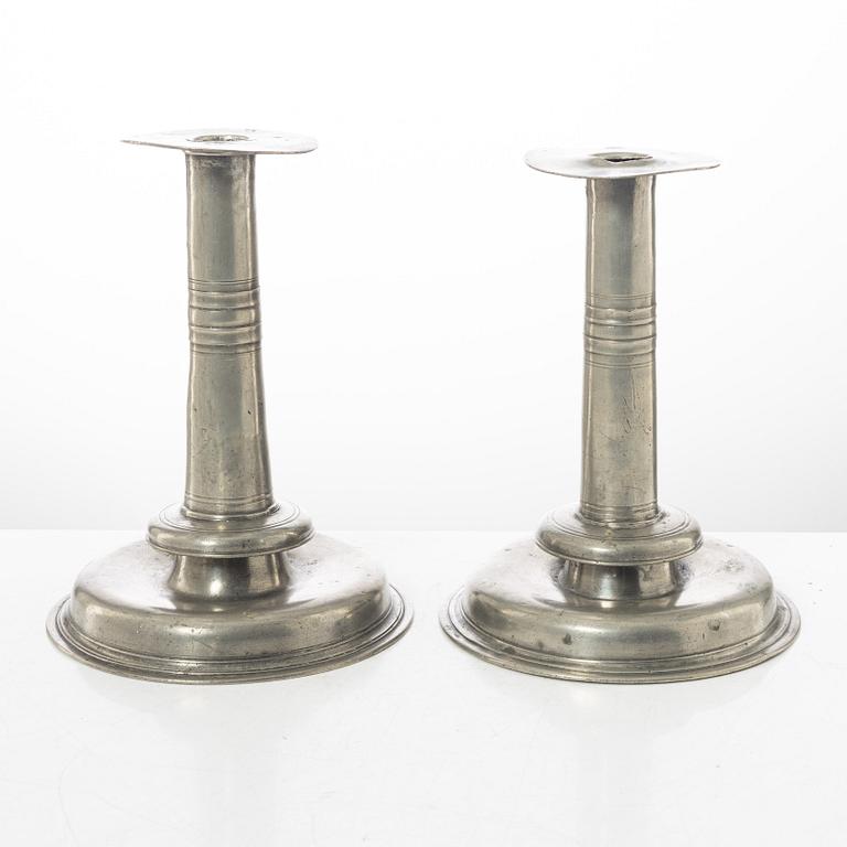 Ljusstakar, ett par, av Christopher Wickman, Stockholm 1696 och 1697, Karolinsk Barock.