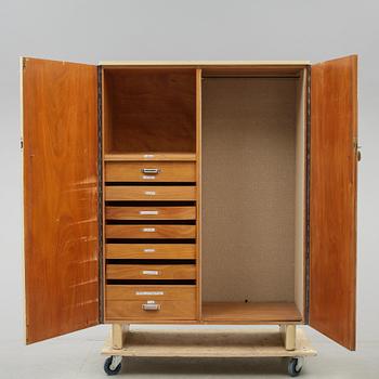 KLÄDSKÅP, funkis, 1930/40-tal.