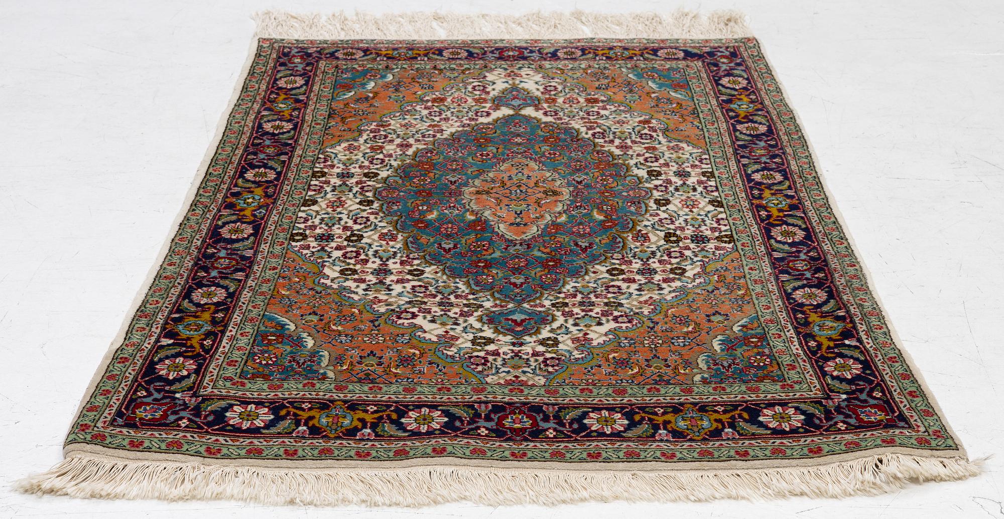 Carpet, Tabriz. ca 168 x 96 cm.