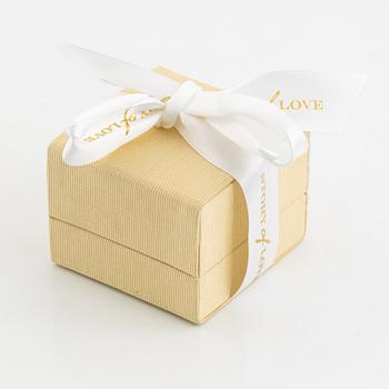 Ring in platinum with round brilliant-cut diamonds, "Story of Love" by Guldfynd.