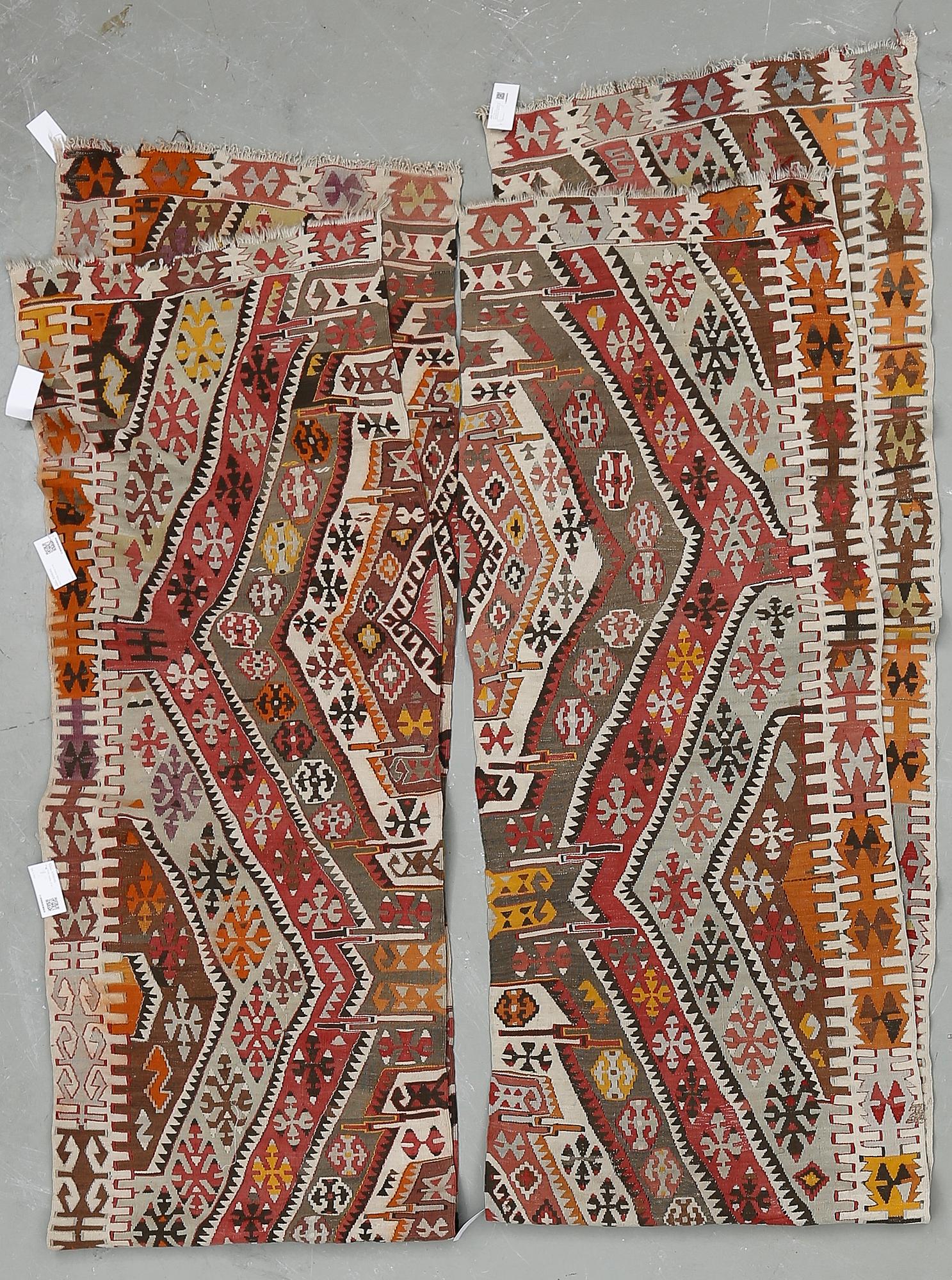 MATTOR, 2 st. Semiantik/antik Kelim. Ca 404x73 resp. 387x70 cm.