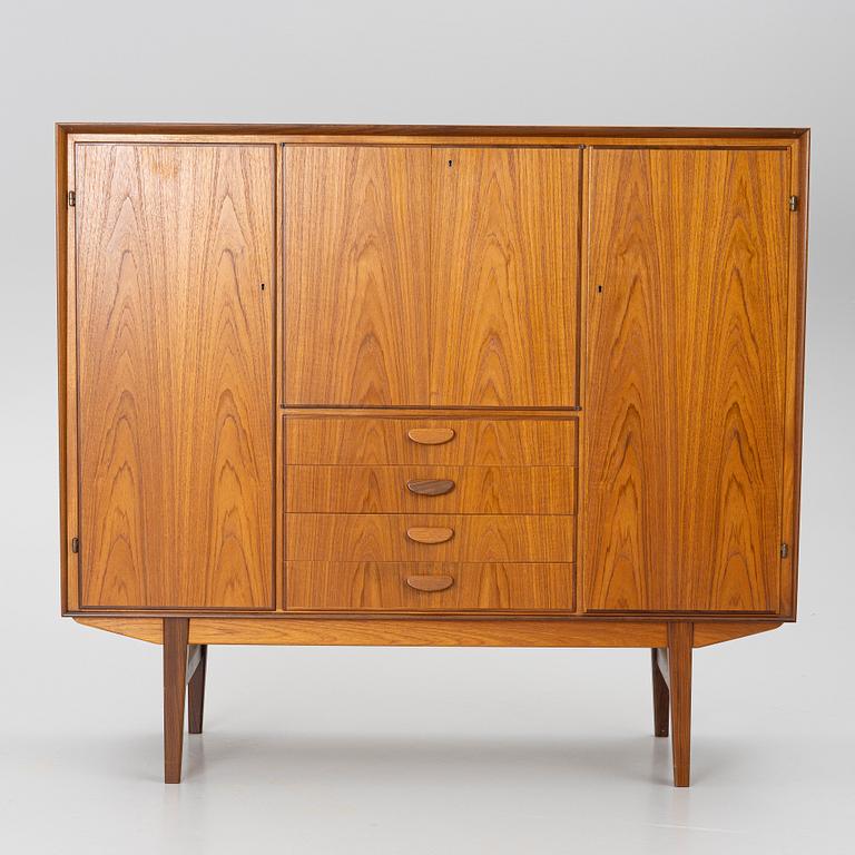 Sideboard, mid-20th century. Svenska Möbelfabrikerna (184).