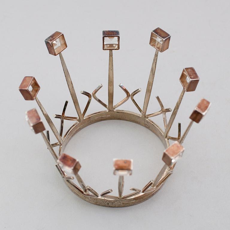 BRUDKRONA, silver med bergkristaller, Arvo Saarela, Enköping, 1965. Vikt ca 61,5g.