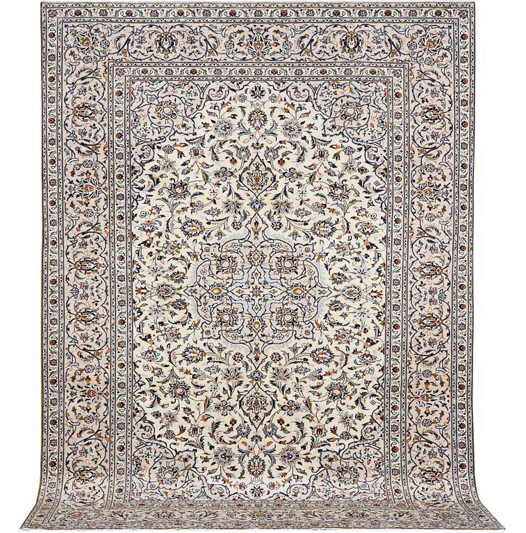 A Kashan carpet, c. 341 x 243 cm.