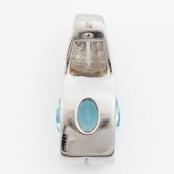Pendant in 18K gold with a topaz and small diamonds.
