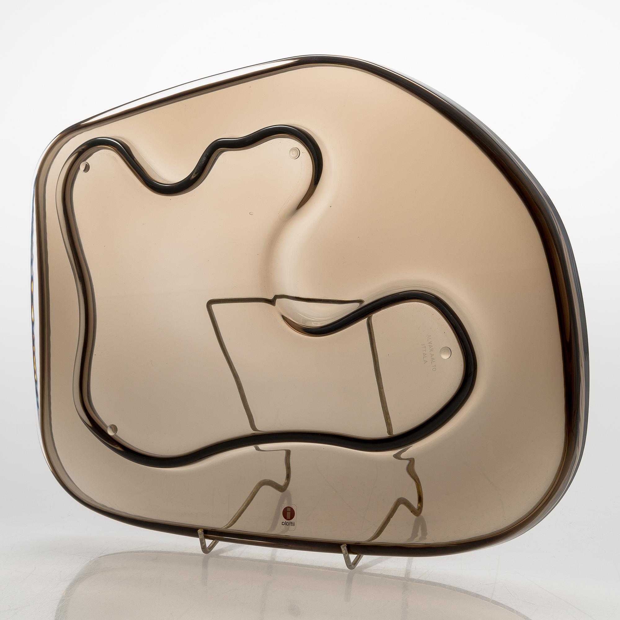 Alvar Aalto, a serving dish signed Alvar Aalto Iittala.