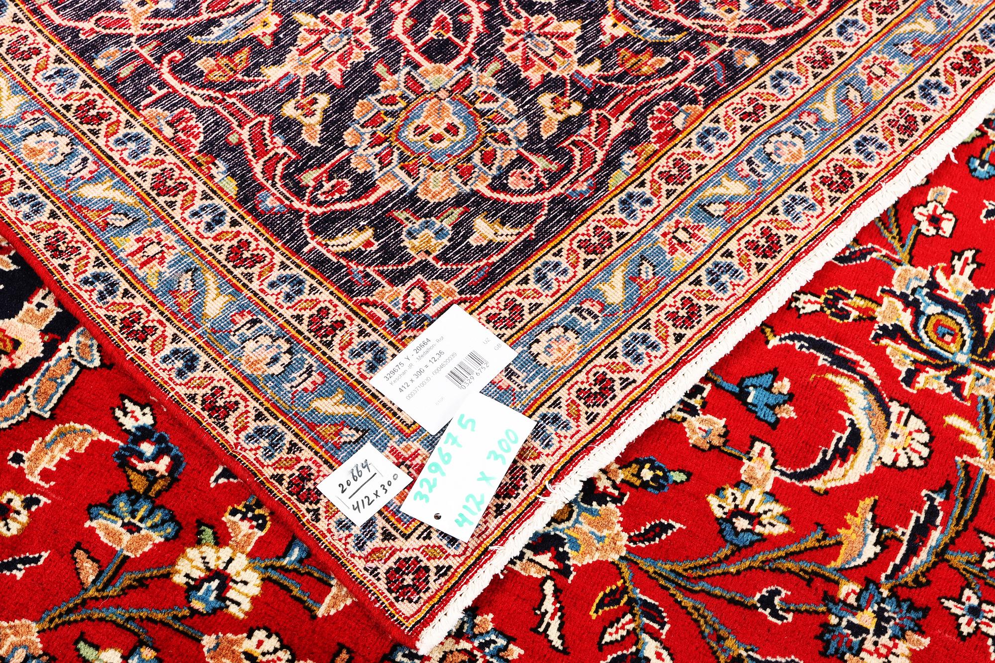 A Kashan carpet, c. 412 x 300 cm.