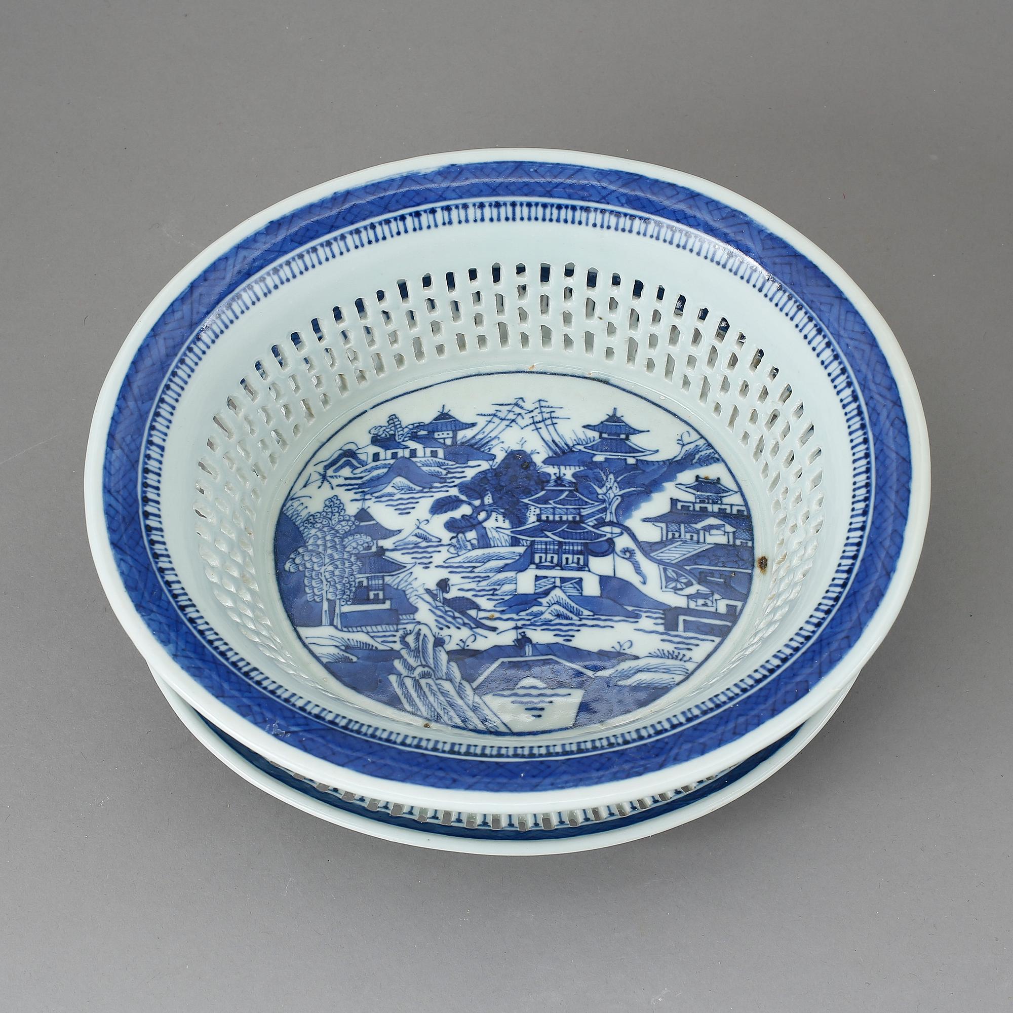 GALLERSKÅL OCH FAT, porslin, Kina, 1900/2000-tal.