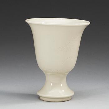 A blanc de chine beaker, Qing dynasty, Kangxi (1662-1722).