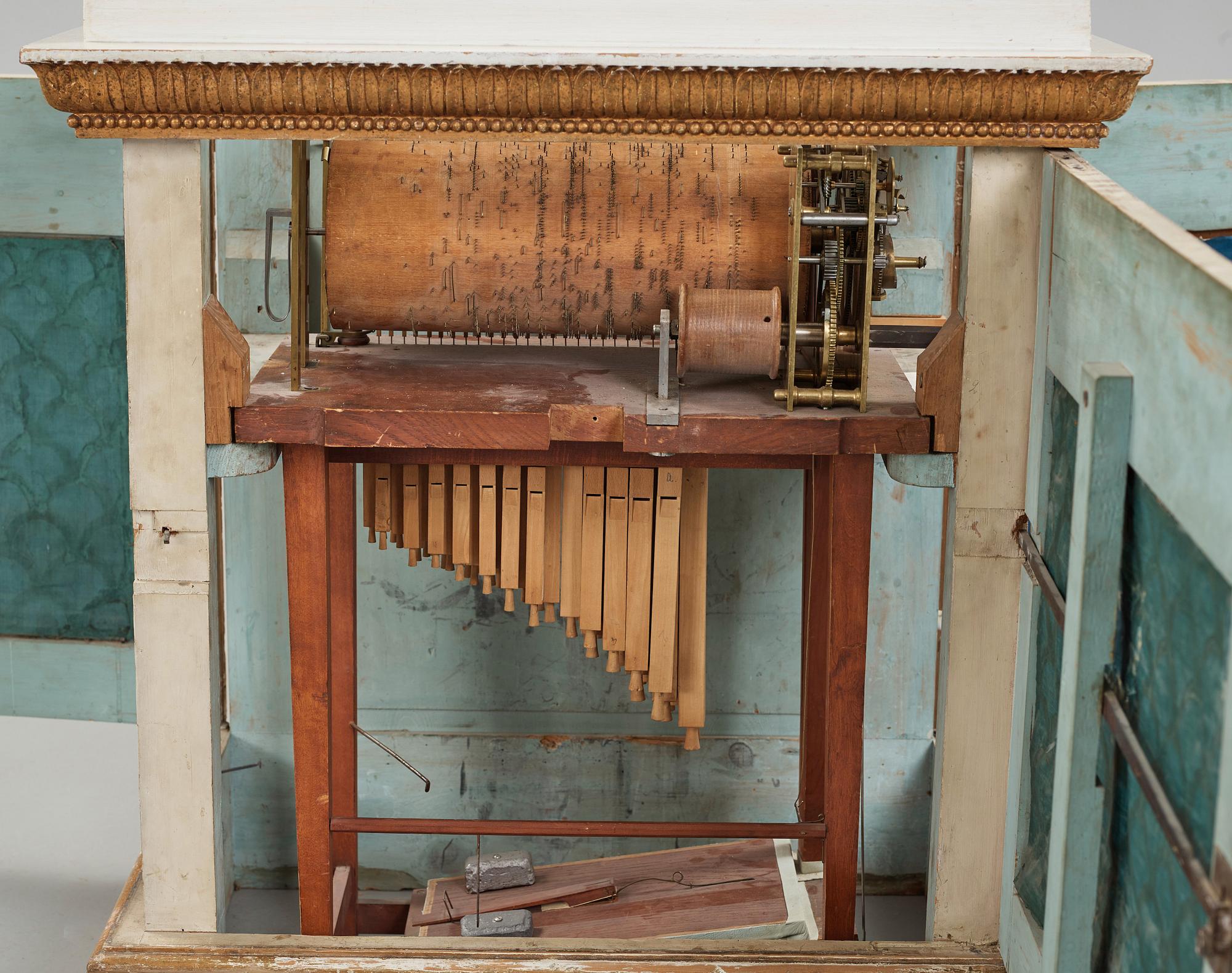 GOLVUR med spelverk, av Peter Strand 1798, med 14 stycken musikrullar. Sengustavianskt.