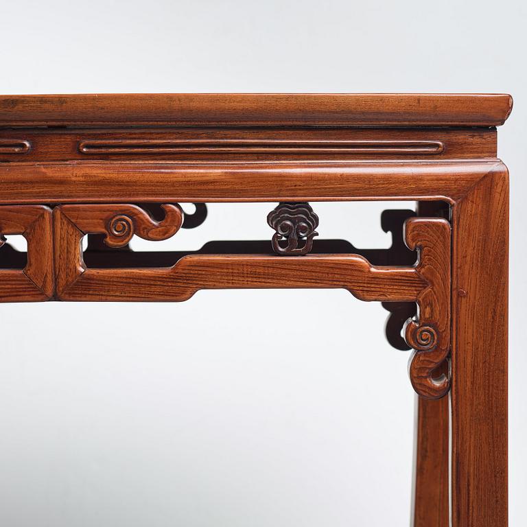 Altarbord, hardwood. Qingdynastin (1664-1912).