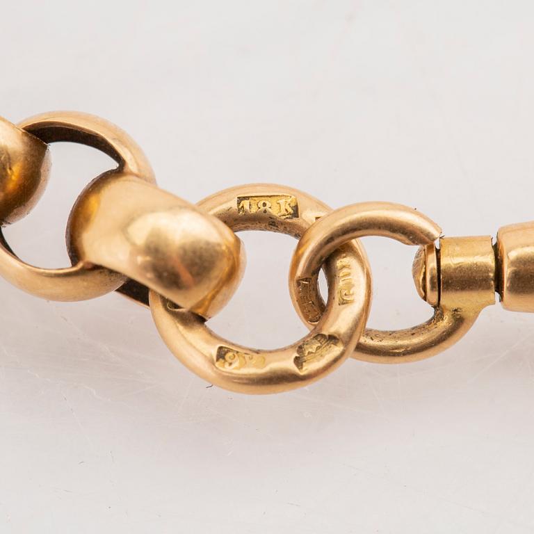 An 18K gold watch chain from year 1900.