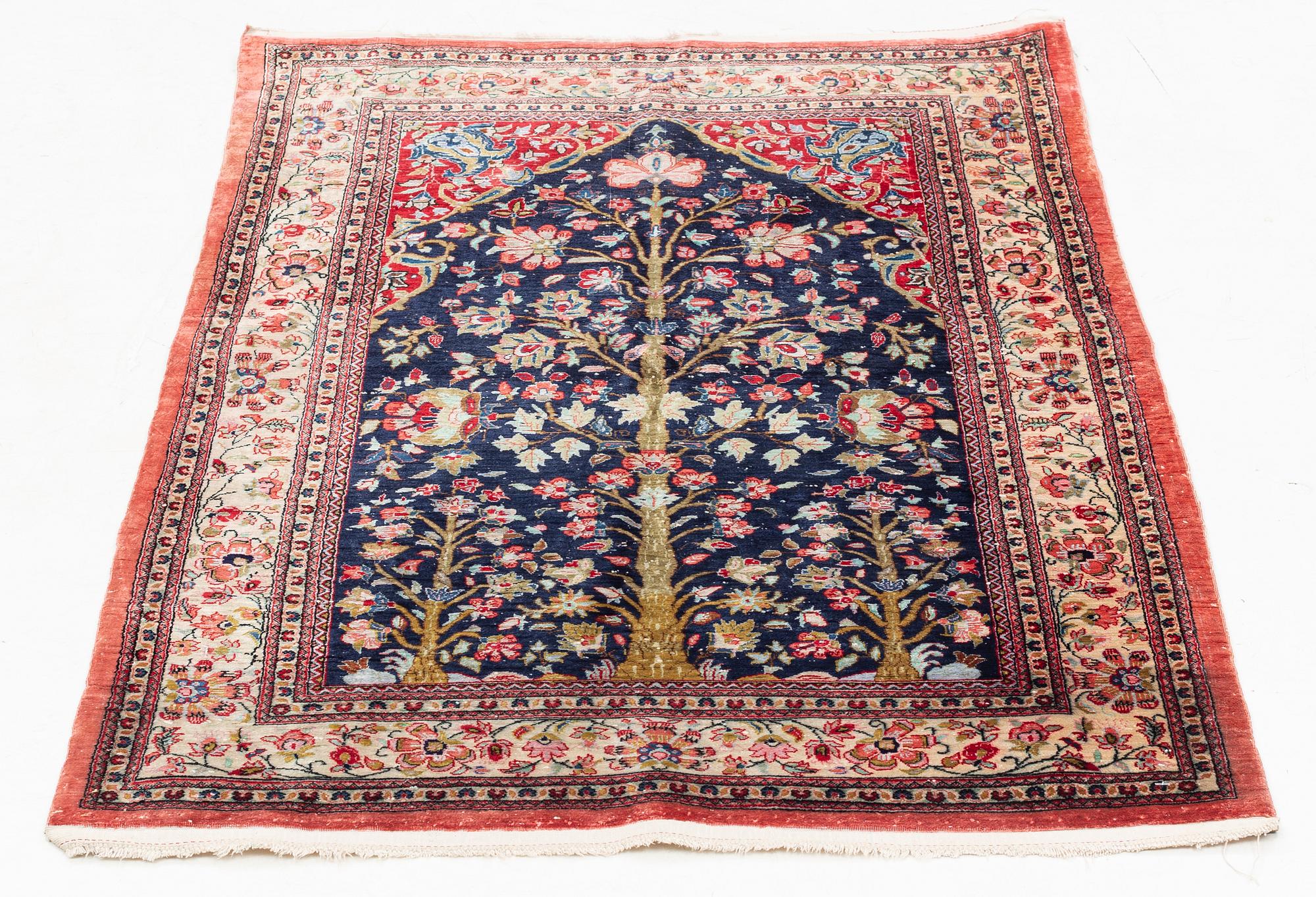 Carpet, Ghom, semi antique. 120 x 80 cm.