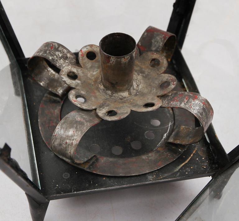 LYKTA, plåt, 1800-tal. Höjd ca 65 cm.