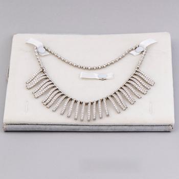 COLLIER, briljantslipade diamanter, platina. Frankrike.