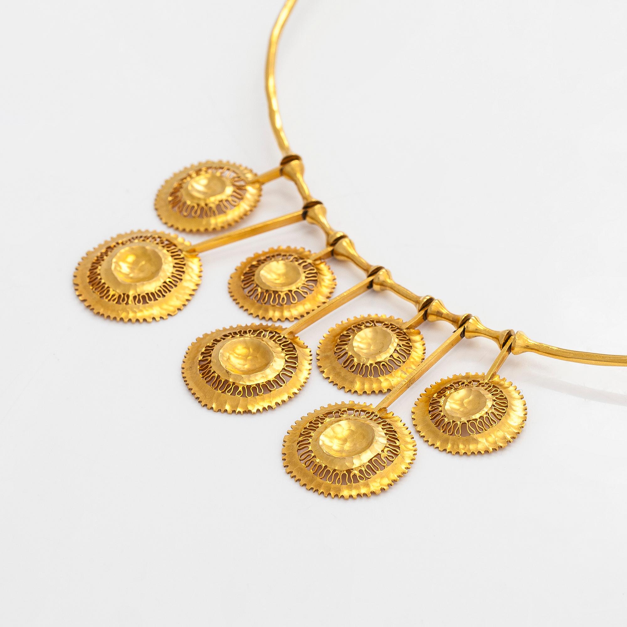 Tapio Wirkkala, a 14K gold collier, 'Viking necklace' by Westerback, Helsinki 1970.