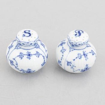 Five pieces of "Musselmalet" porcelain, full lace, Royal Copenhagen, Denmark.