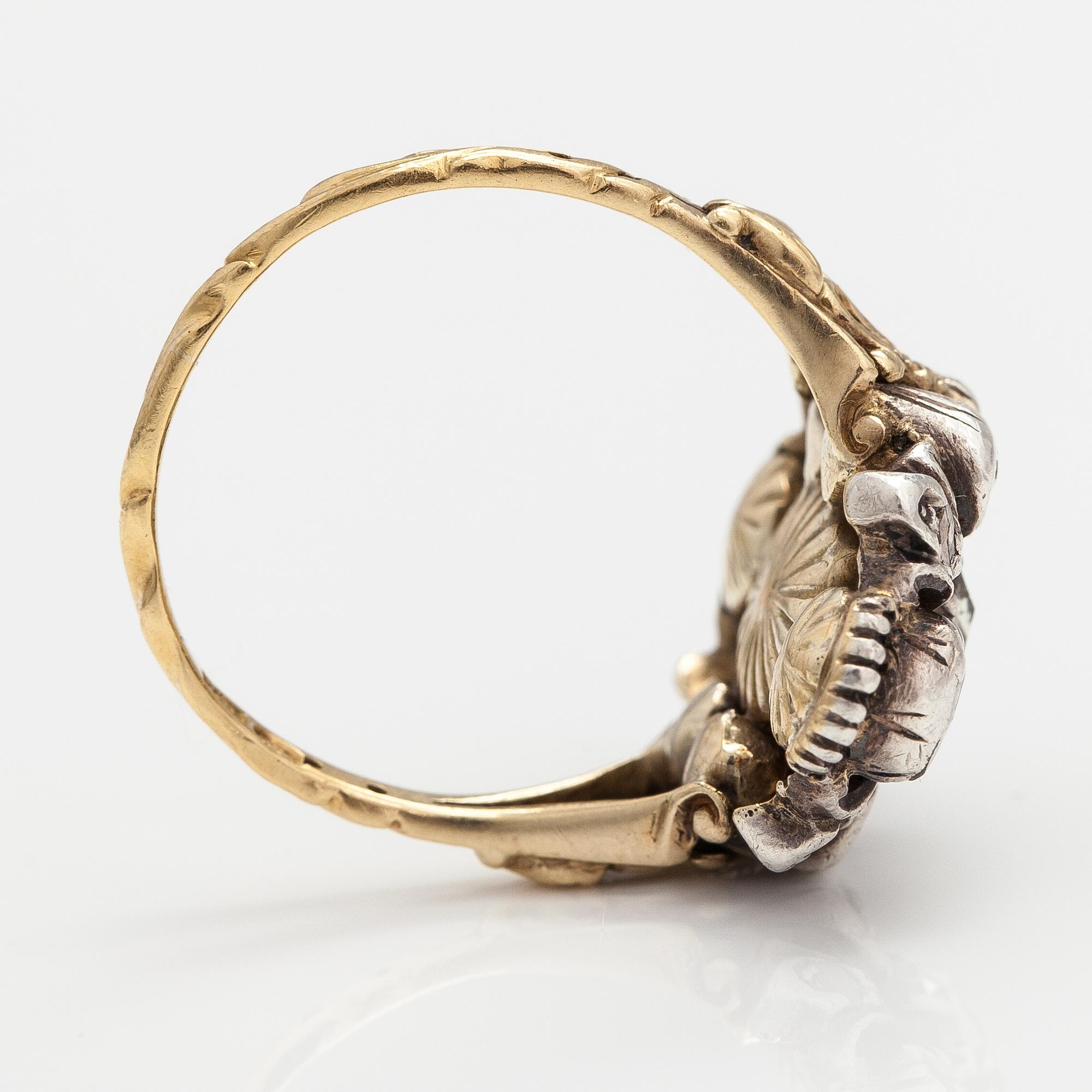 Ring, 18K guld, silver, rosenslipade diamanter ca 0.57 ct tot. Tidigt 1800-tal.