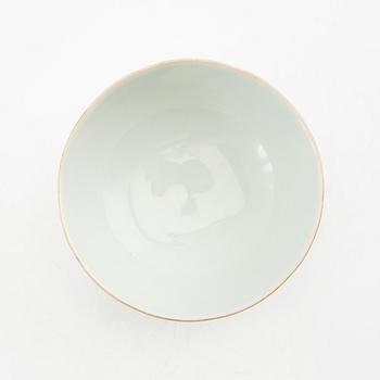 A small Chinese bowl, late Qing dynasty/early 20th century.