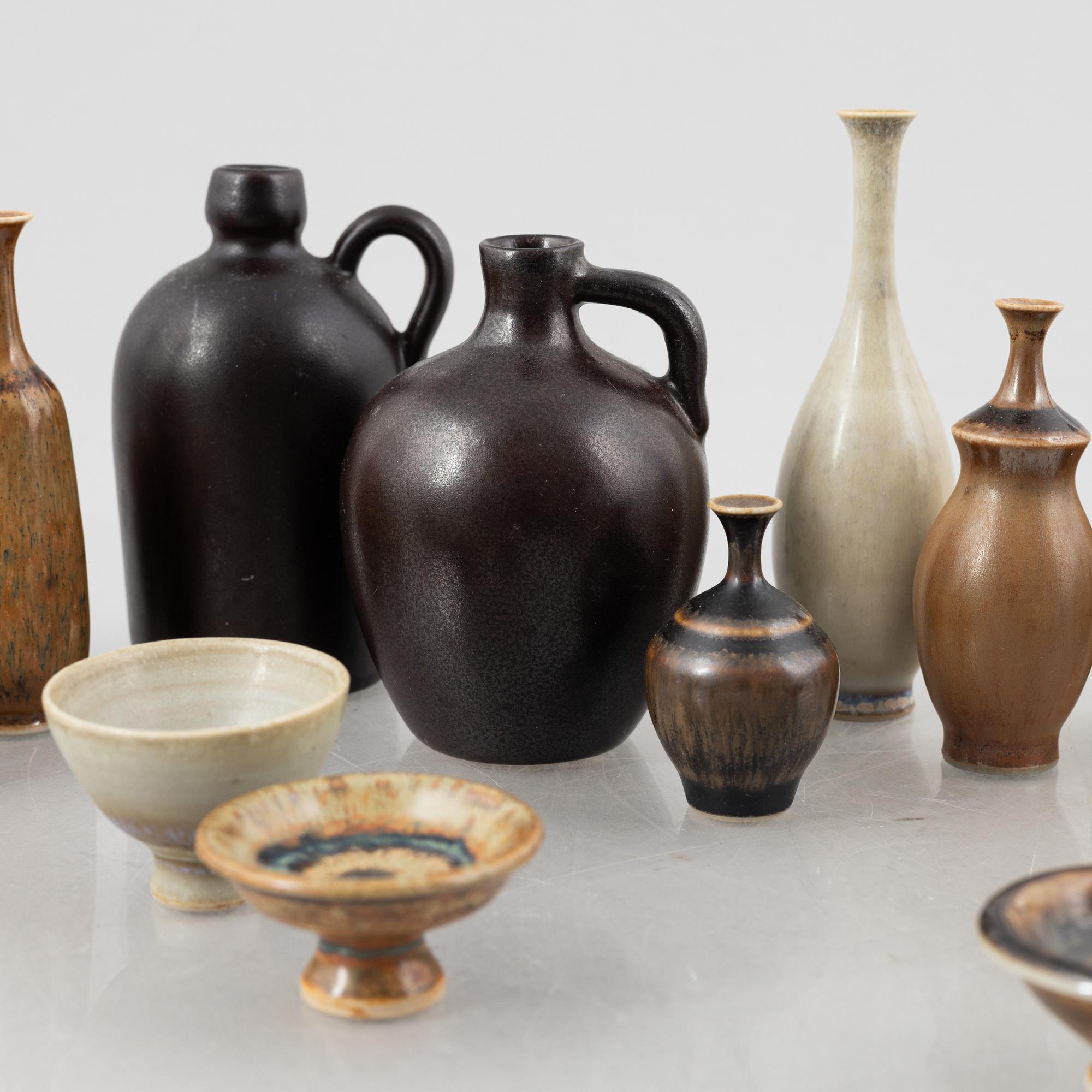 Höganäs, a set of 27 stoneware miniatures, including John Andersson and Gunnar Borg.