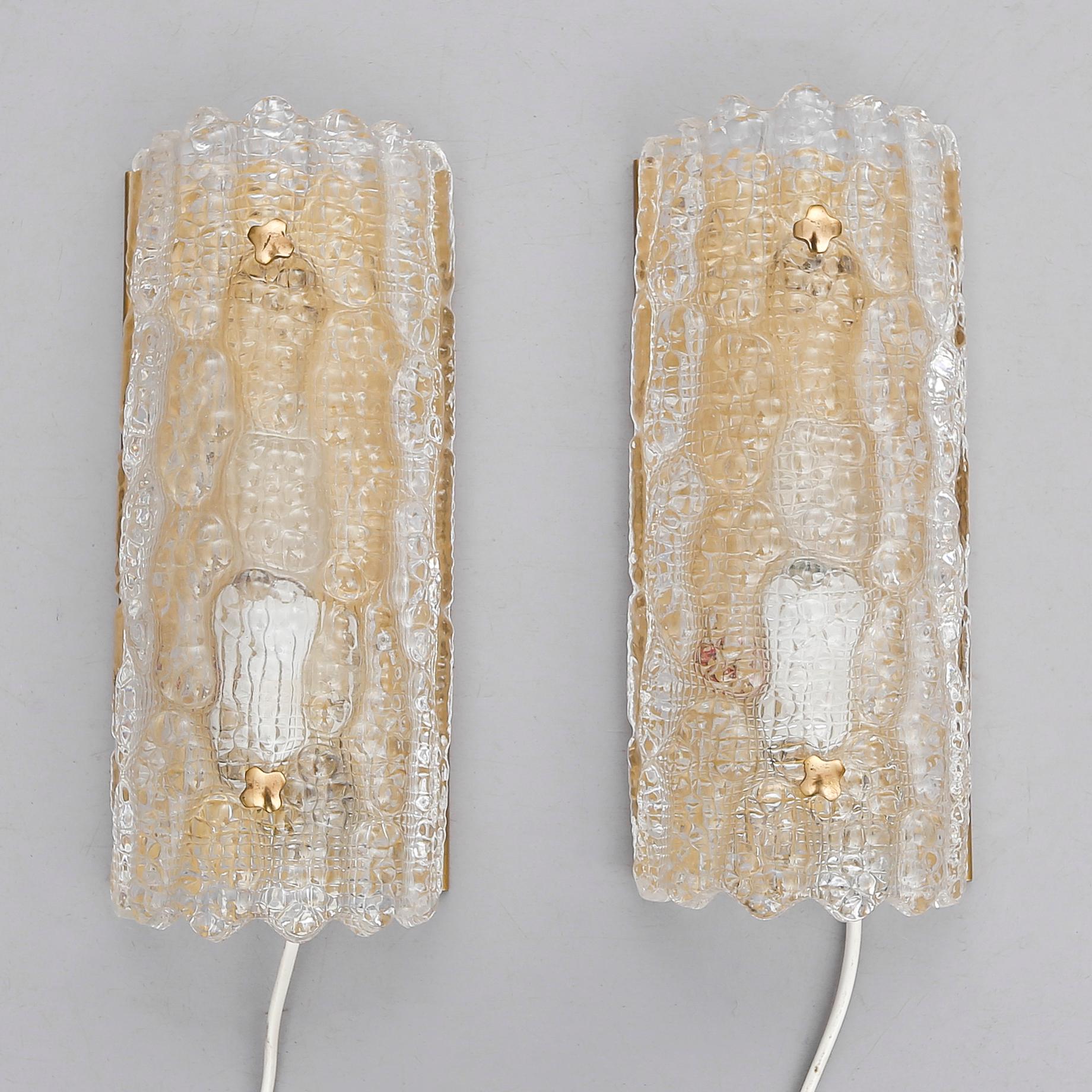 VÄGGLAMPOR, 1 par, glas, Carl Fagerlund, Orrefors, 1900-talets andra hälft.
