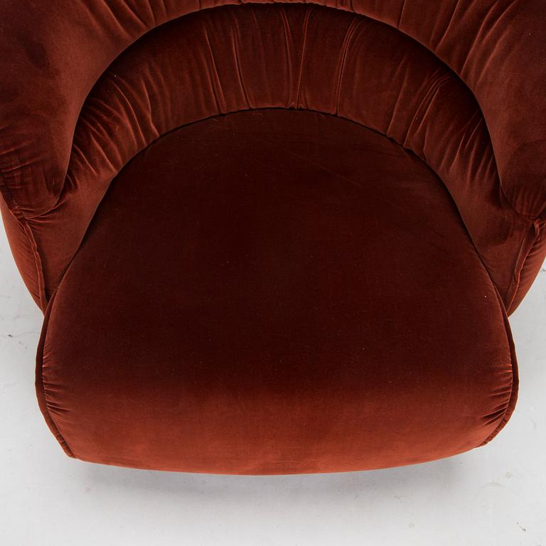 A 21st century 'Couture' armchair, Natuzzi, Italy.