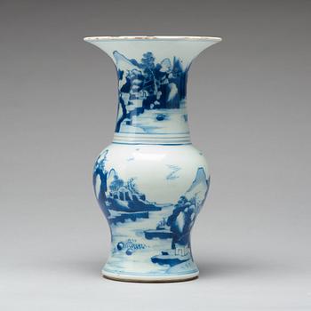 A blue and white 'yenyen' vase, Qing dynasty, Kangxi (1662-1722).