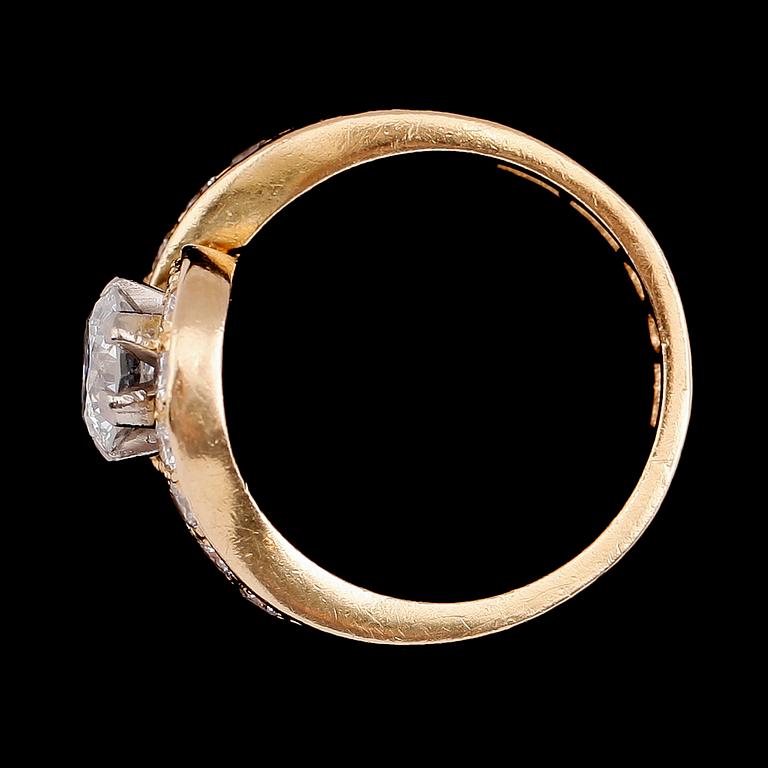 RING, 18 k guld, briljantslipade diamanter tot ca 1.75 ct. enligt gravyr, svenska stämplar SJA 1991.