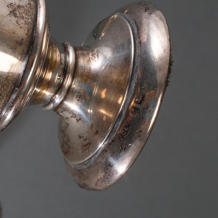 PARTI SILVER, 8 delar, mestadels England och Sverige, 1900-tal, vikt exklusive glas samt fylld del ca 300 g.