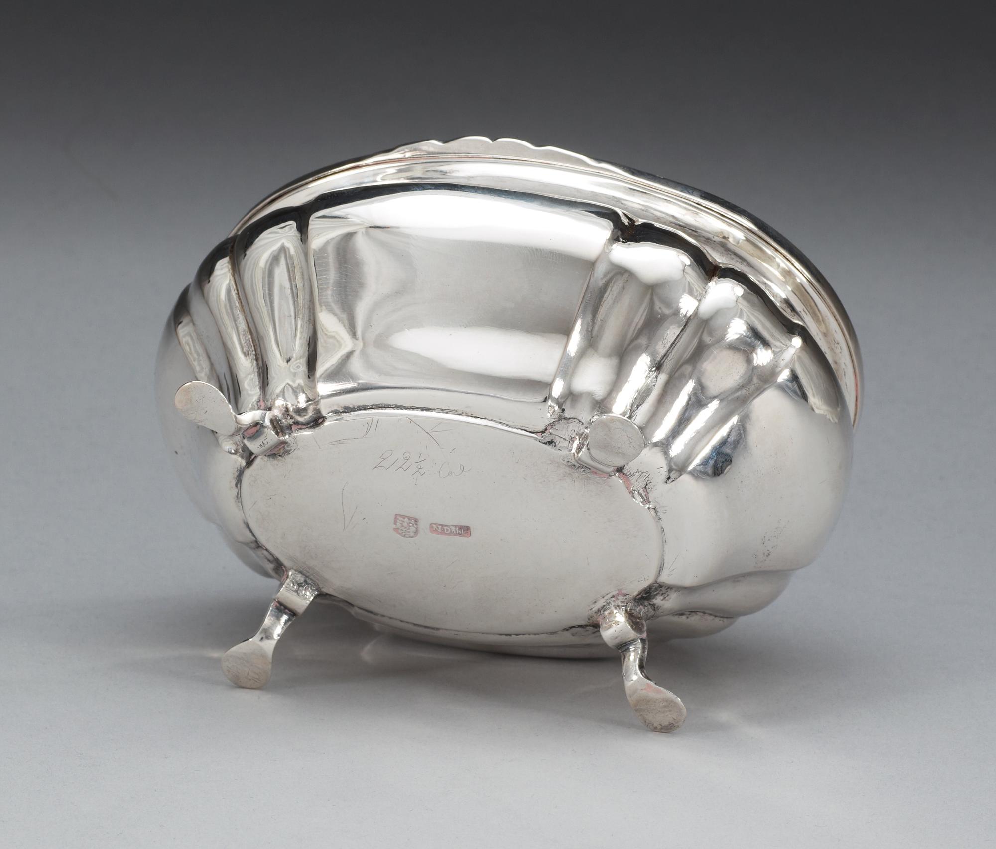 SOCKERSKRIN, silver, rokoko, Nils Dahl, Linköping (verksam 1739-1786). Vikt ca 235 gram.