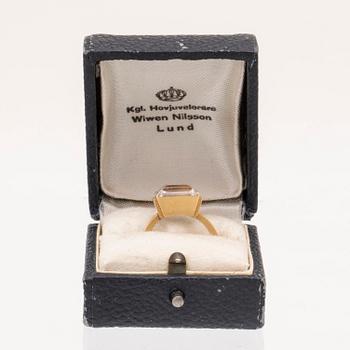 Wiwen Nilsson, ring 18K guld samt trappslipad topas 1944.