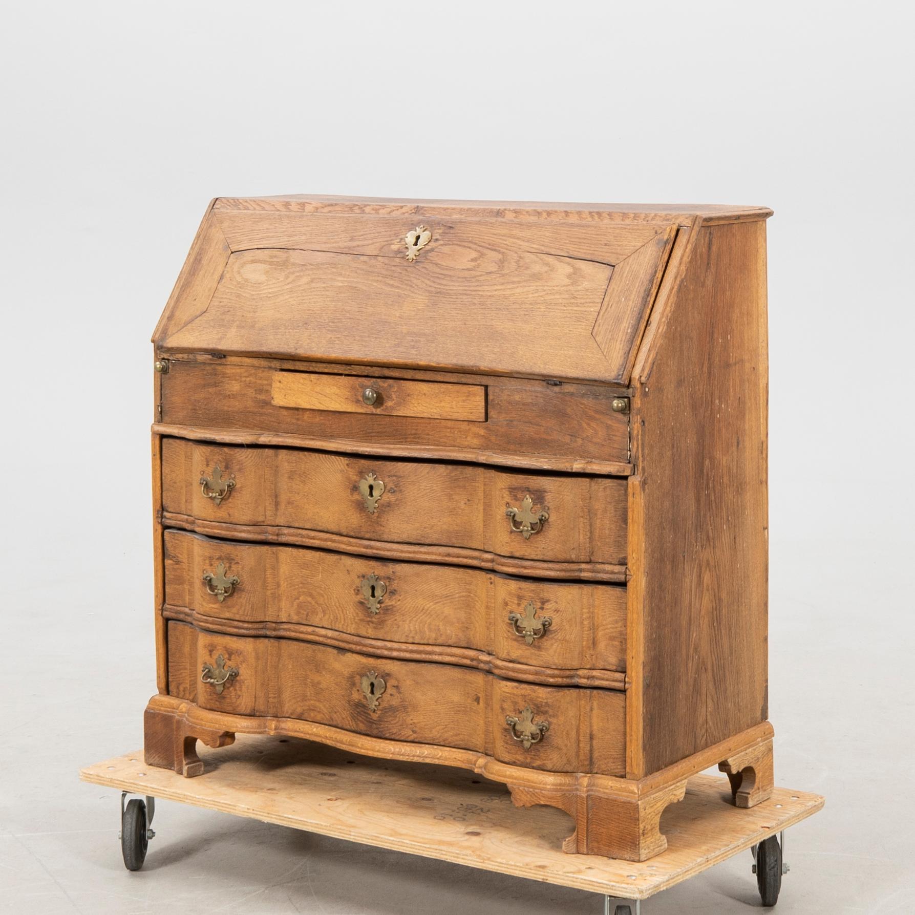 Writing bureau, late Baroque, mid-18th century.