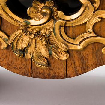 BORDSPENDYL, Divienne Lamy, St. Quentin, Frankrike 1800-talets slut.