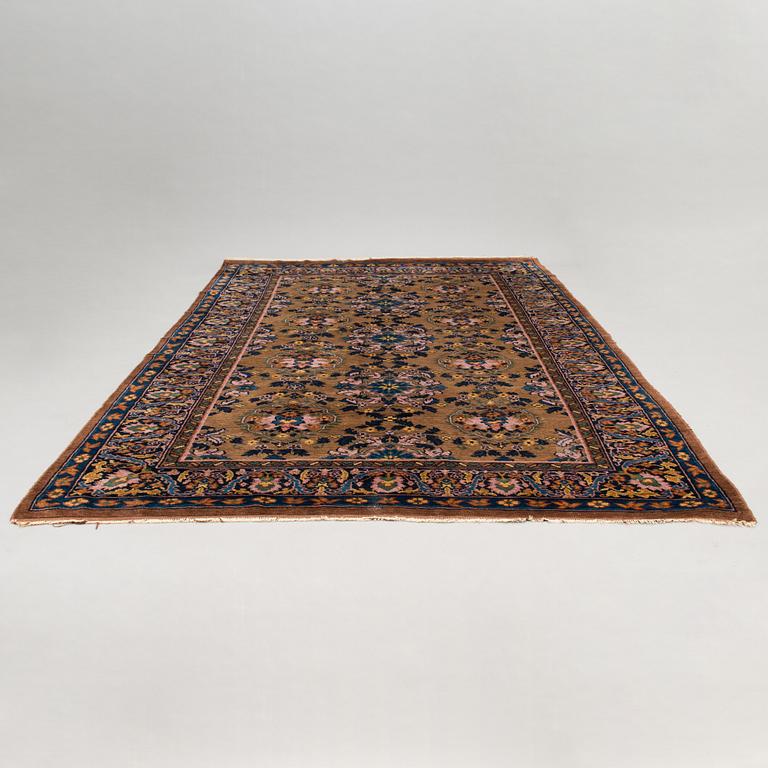 A carpet, oriental, ca 265 x 167 cm.