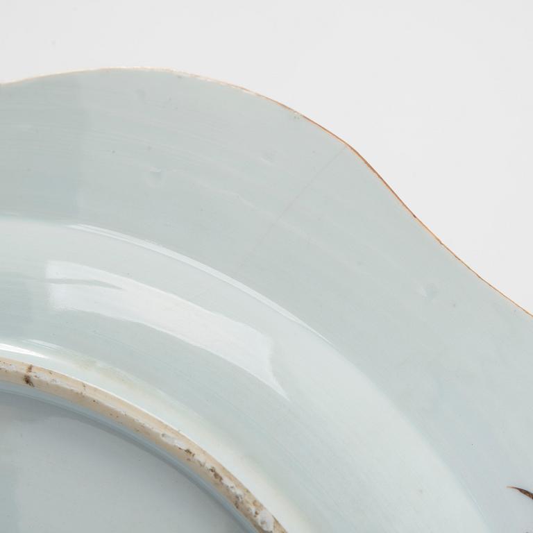 A Chinese porcelain dish, Qing dynasty, Qianlong (1736-95).