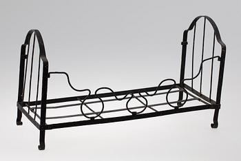 DOCKSÄNGAR, 2 st, 1900-talets första hälft.